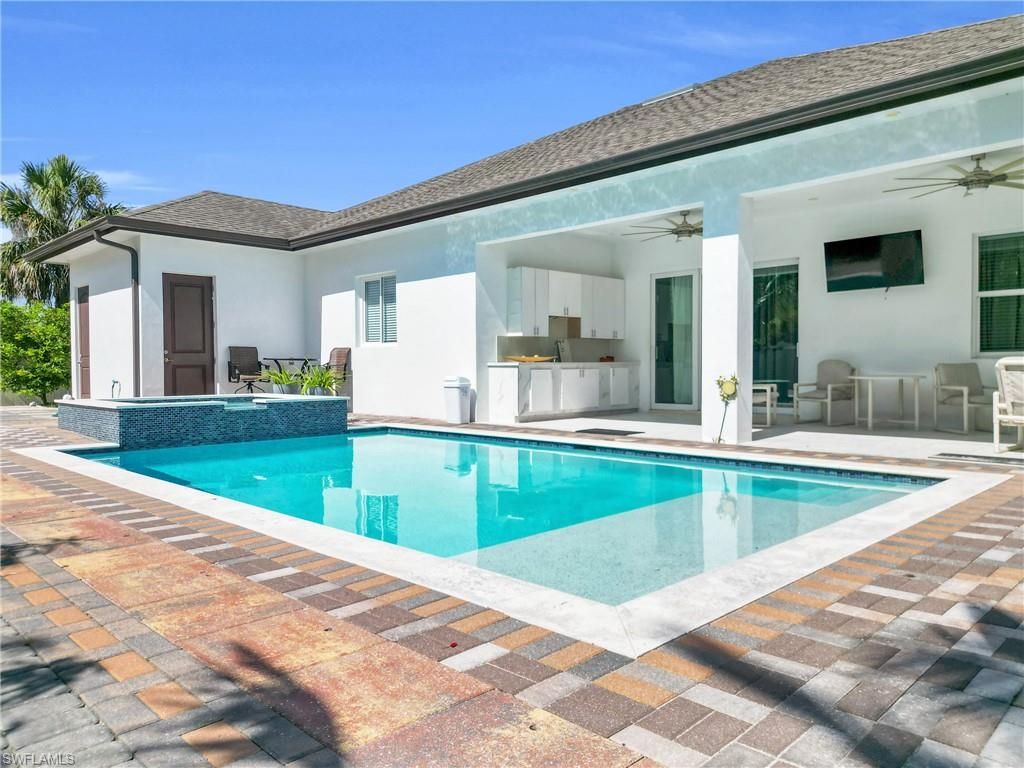 Exterior, Pool