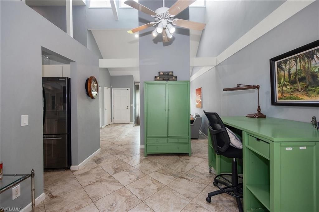 Home Office, Interior