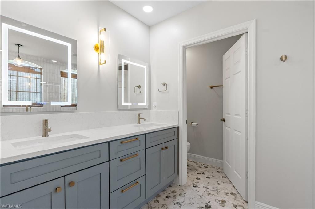 Bathroom, Dual Sink Vanities, Interior, Recessed Lighting
