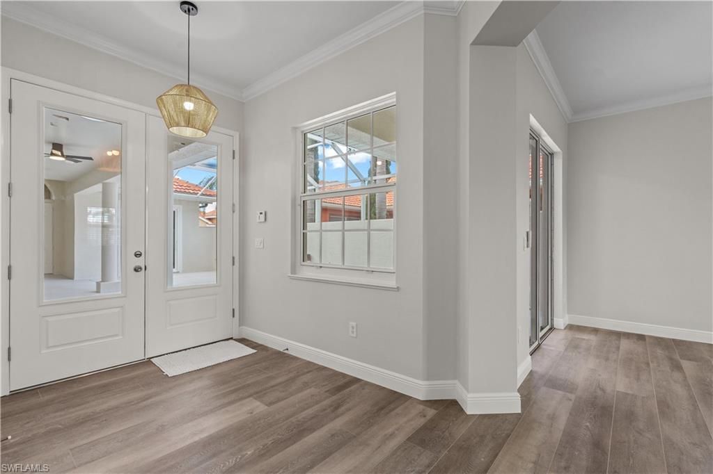 Interior, Pendant Lights, Wood Texture Flooring
