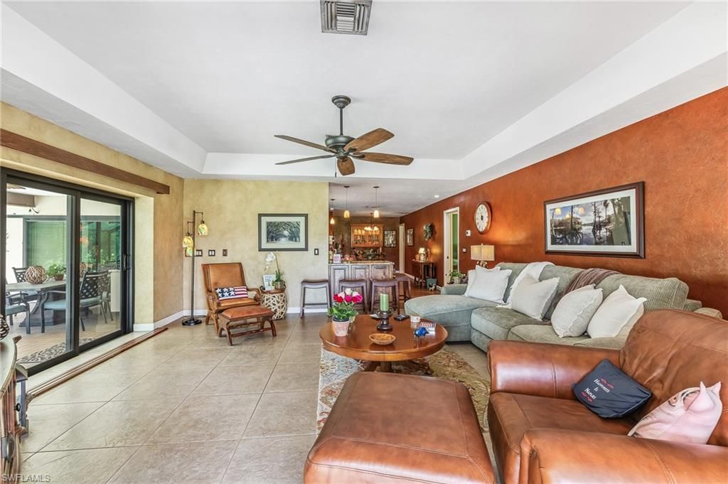 Chandelier, Interior, Living room