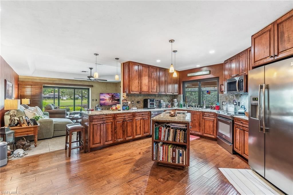 Interior, Kitchen, Living room, Pendant Lights, Recessed Lighting, Wood Texture Flooring