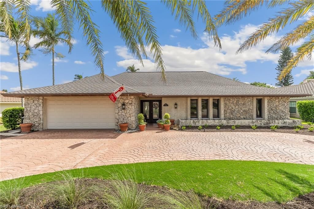 Attached, Exterior, Facade, Ranch