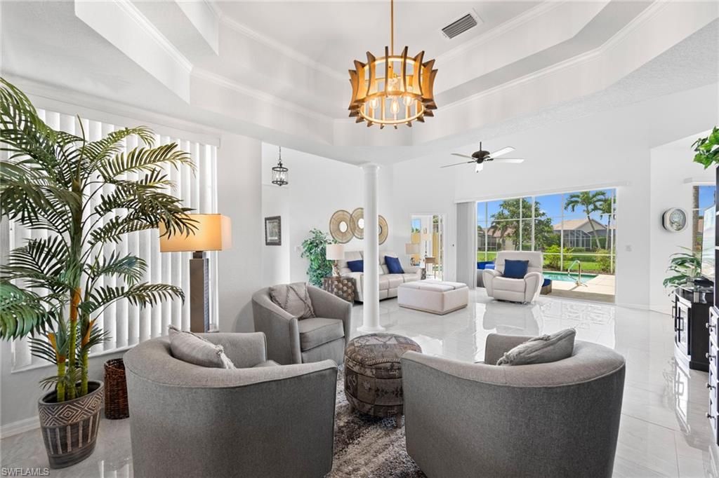 Chandelier, Interior, Living room