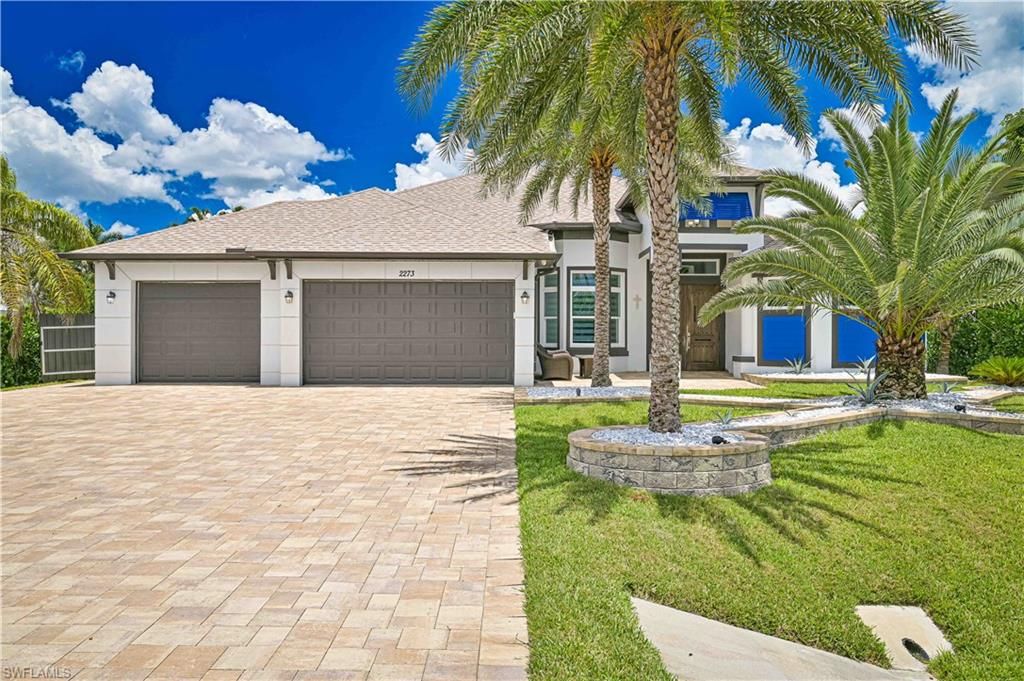 Attached, Exterior, Facade, Ranch
