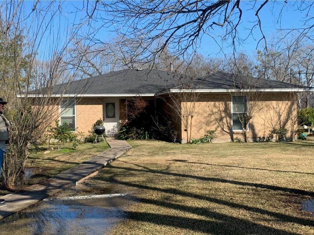 Exterior, Facade, Brick Facade, Ranch