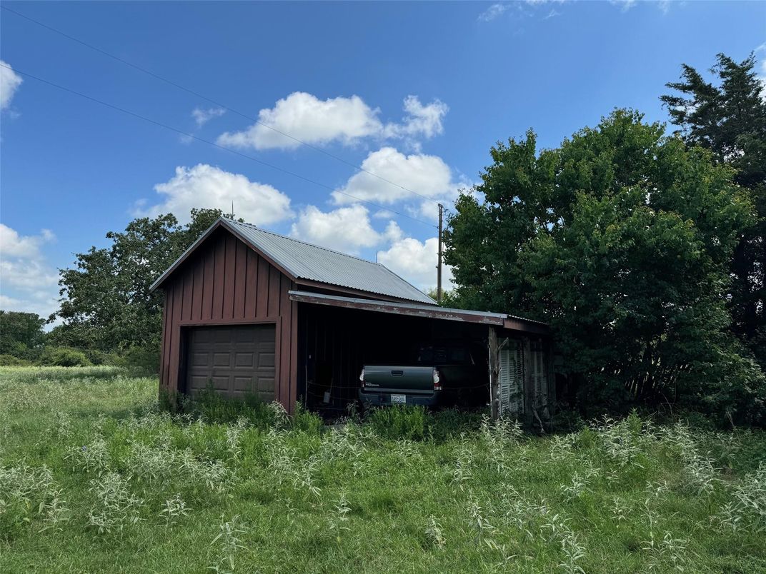 Backyard, Detached Garage, Exterior