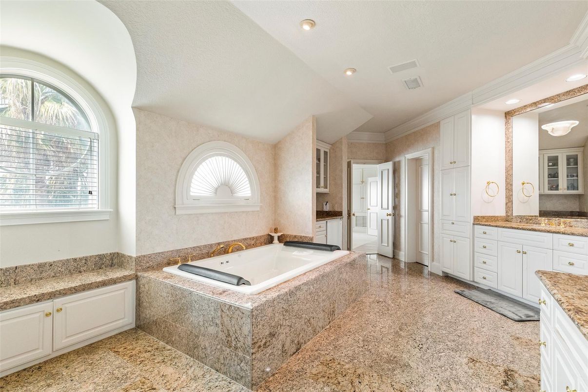 Bathroom, Interior, Recessed Lighting