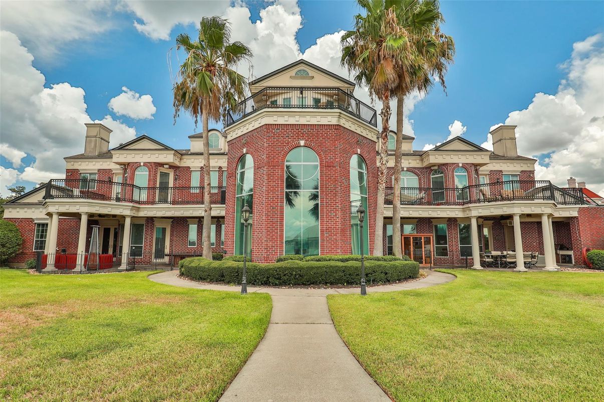 Backyard, Exterior, Facade, Brick Facade, Georgian