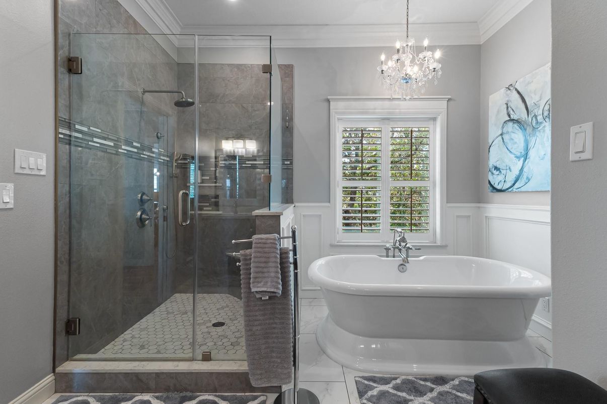 Bathroom, Free Standing Baths, Glass Shower, Interior, Pendant Lights, Recessed Lighting