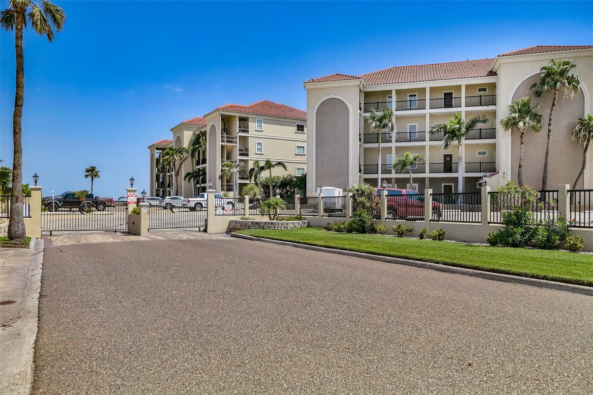 Exterior, Facade, Mediterranean