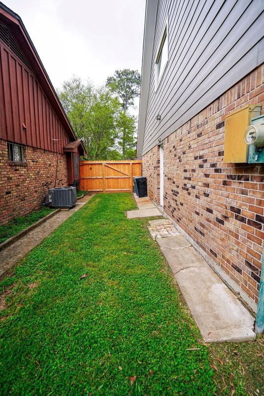 Backyard, Exterior