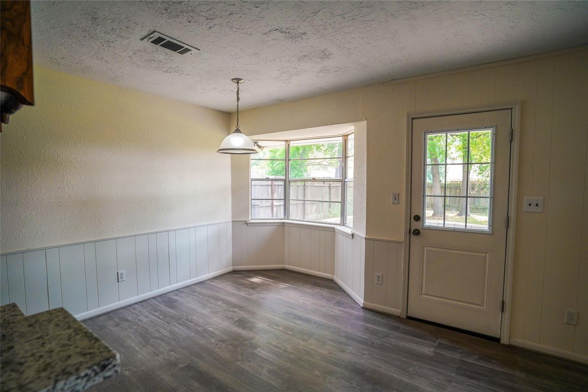 Interior, Pendant Lights, Wood Texture Flooring