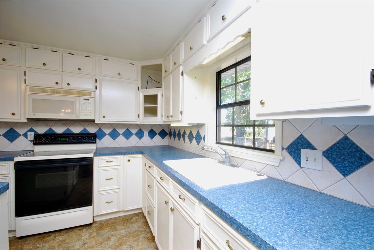Interior, Kitchen, Tile Countertops