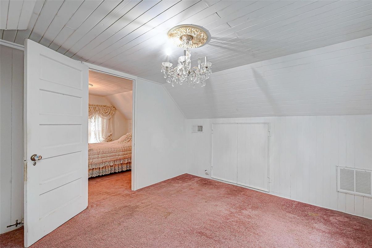 Chandelier, Empty room, Interior