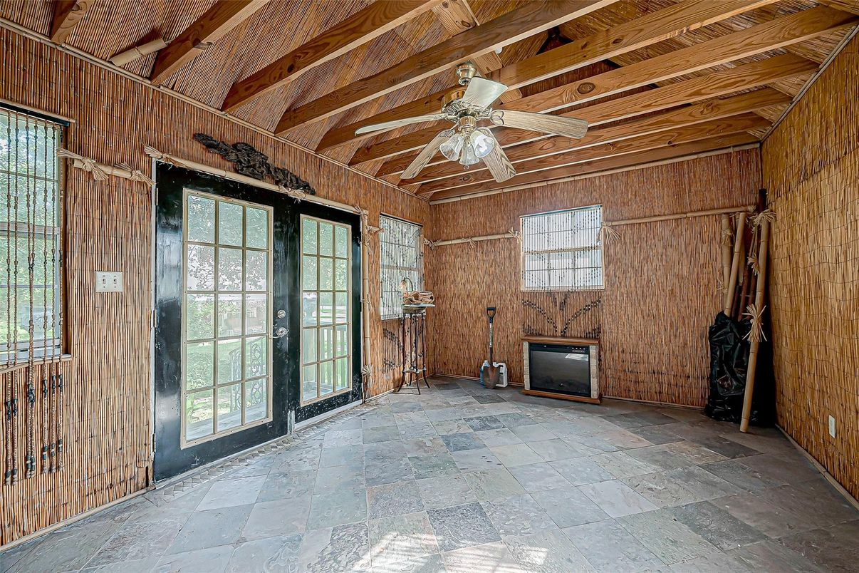 Empty room, Interior, Wooden Beams, Wooden Ceilings, Wooden Walls