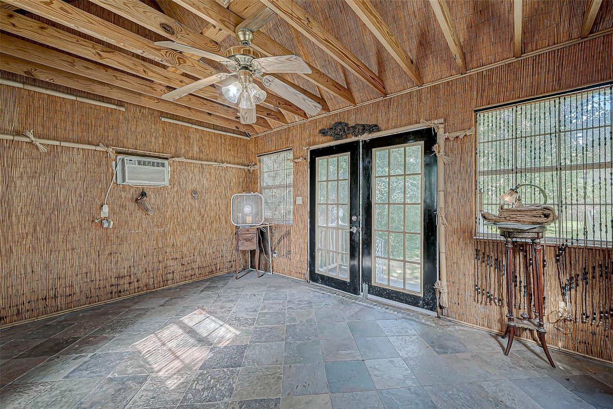 Empty room, Interior, Wooden Beams, Wooden Ceilings, Wooden Walls