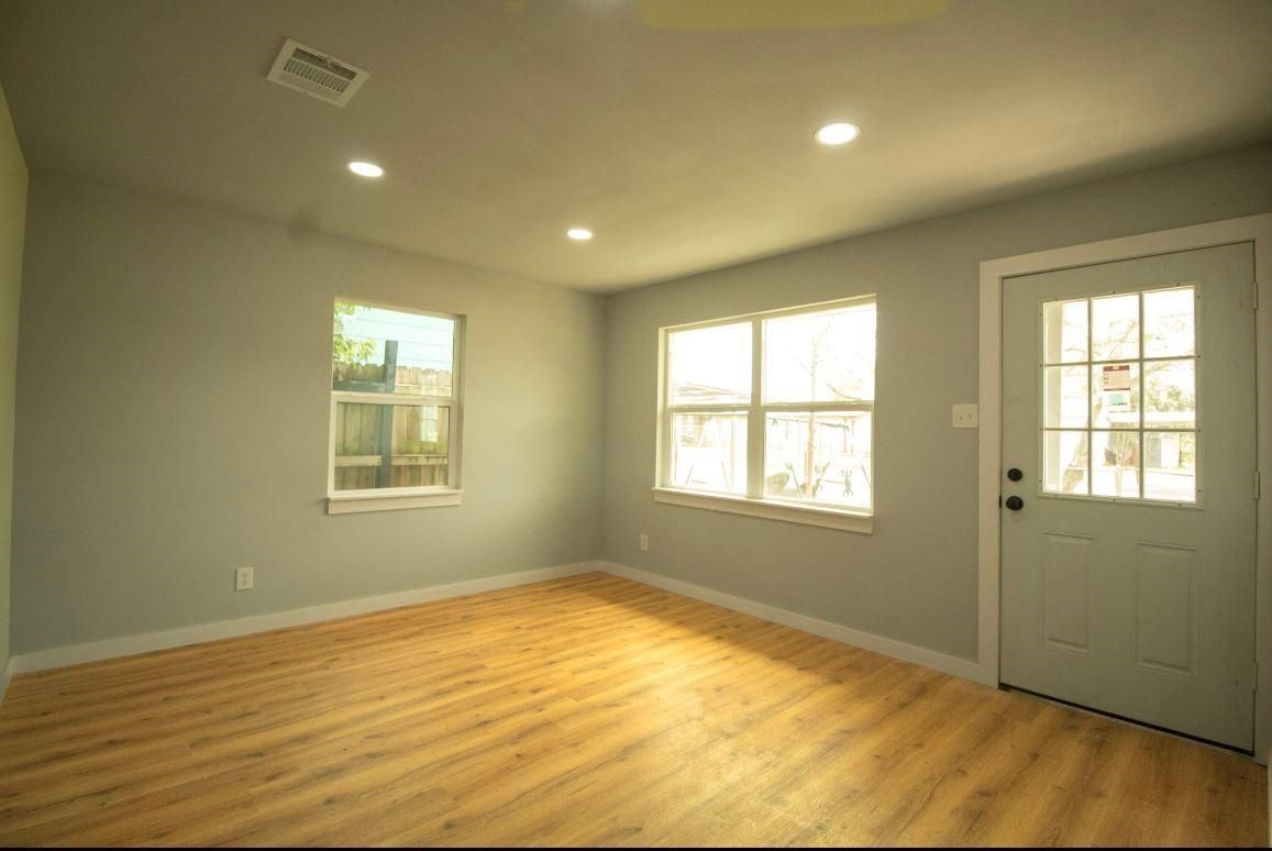 Empty room, Interior, Recessed Lighting, Wood Texture Flooring