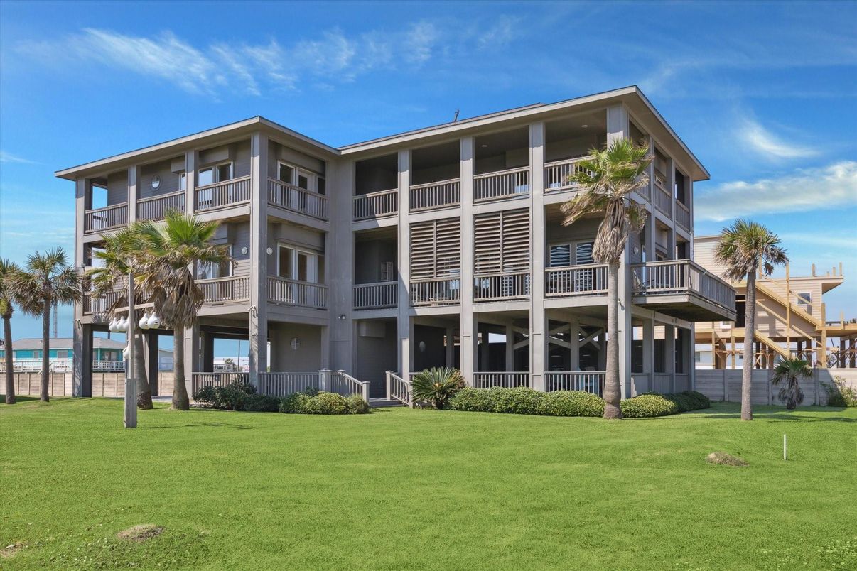 Backyard, Exterior, Facade, Condo Building