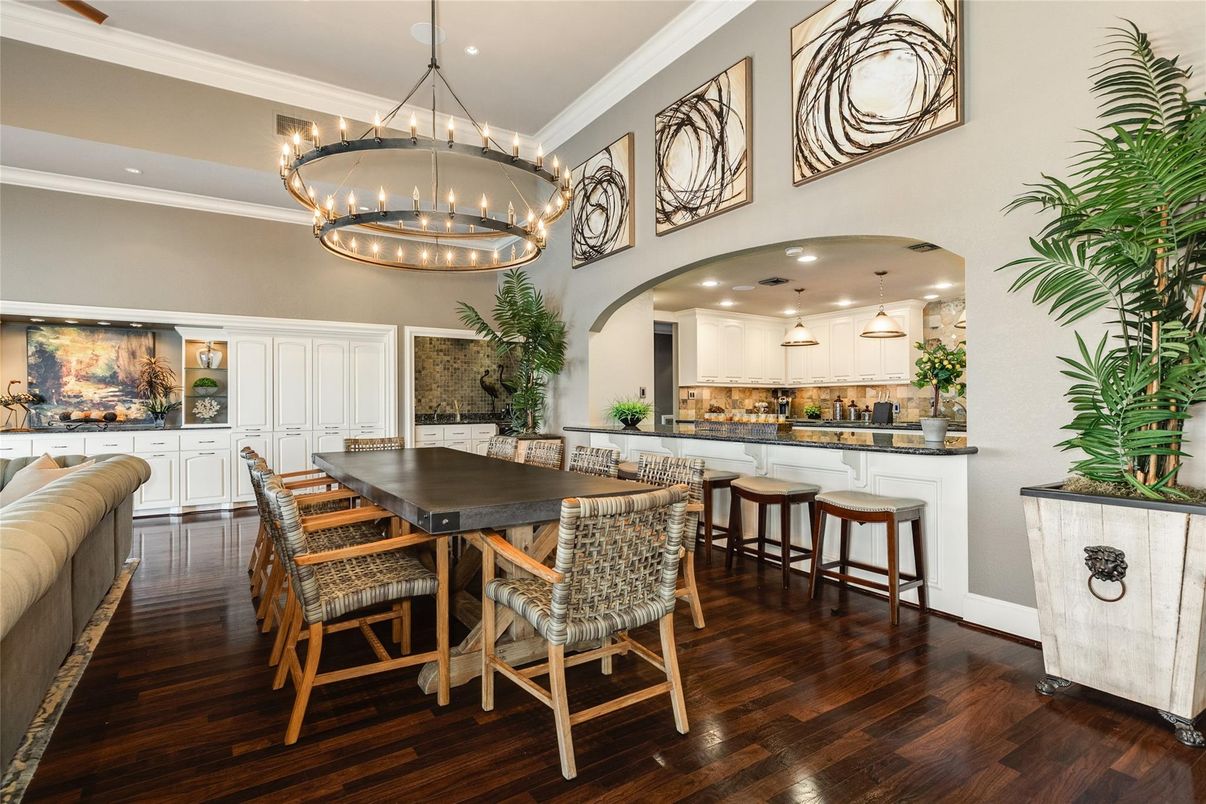 Chandelier, Dining room, Interior, Kitchen, Pendant Lights, Recessed Lighting, Wood Texture Flooring
