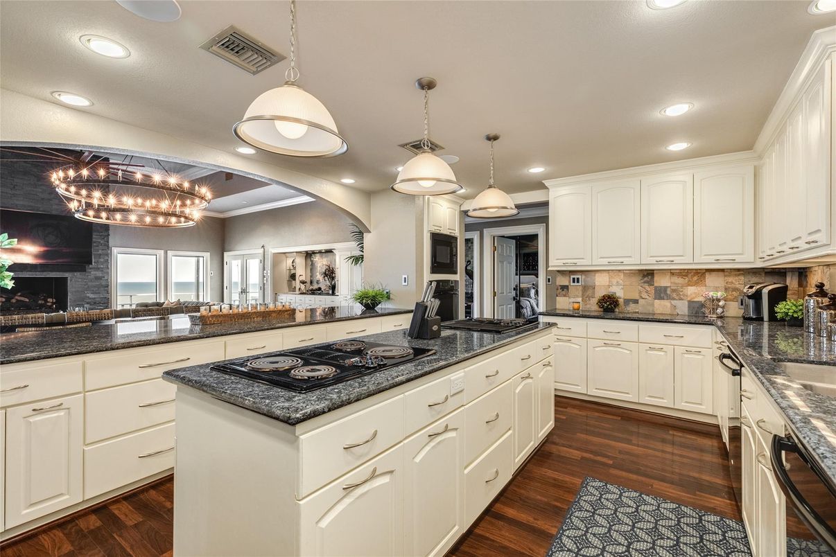 Interior, Kitchen, Pendant Lights, Recessed Lighting, Wood Texture Flooring