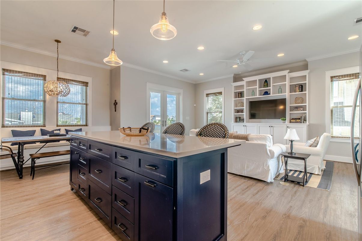 Dining room, Interior, Living room, Pendant Lights, Recessed Lighting, Wood Texture Flooring