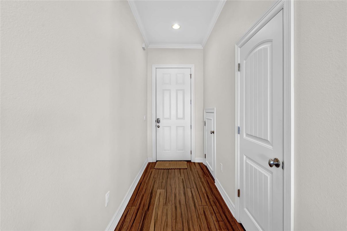 Interior, Recessed Lighting, Wood Texture Flooring