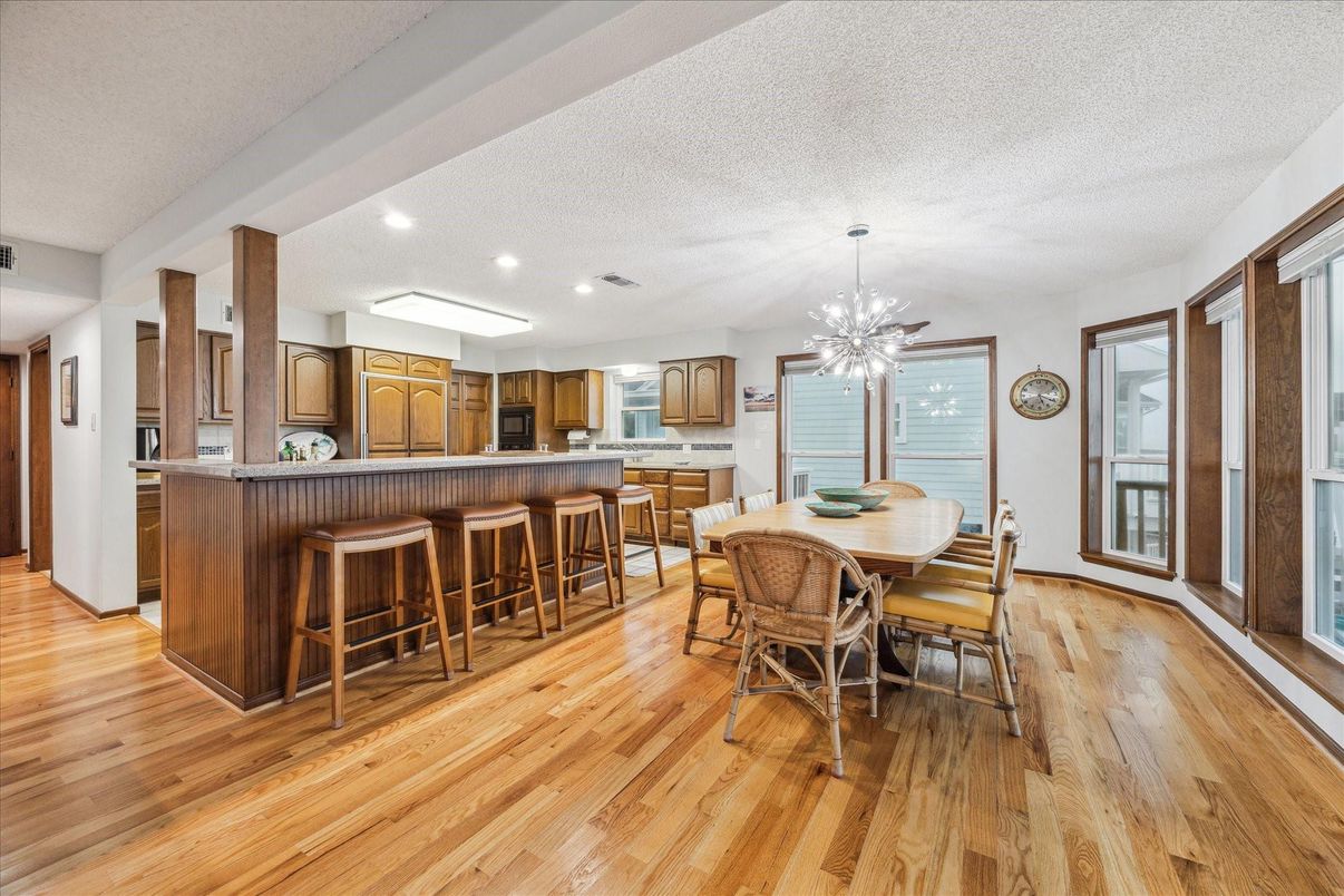 Dining room, Interior, Kitchen, Pendant Lights, Recessed Lighting, Wood Texture Flooring