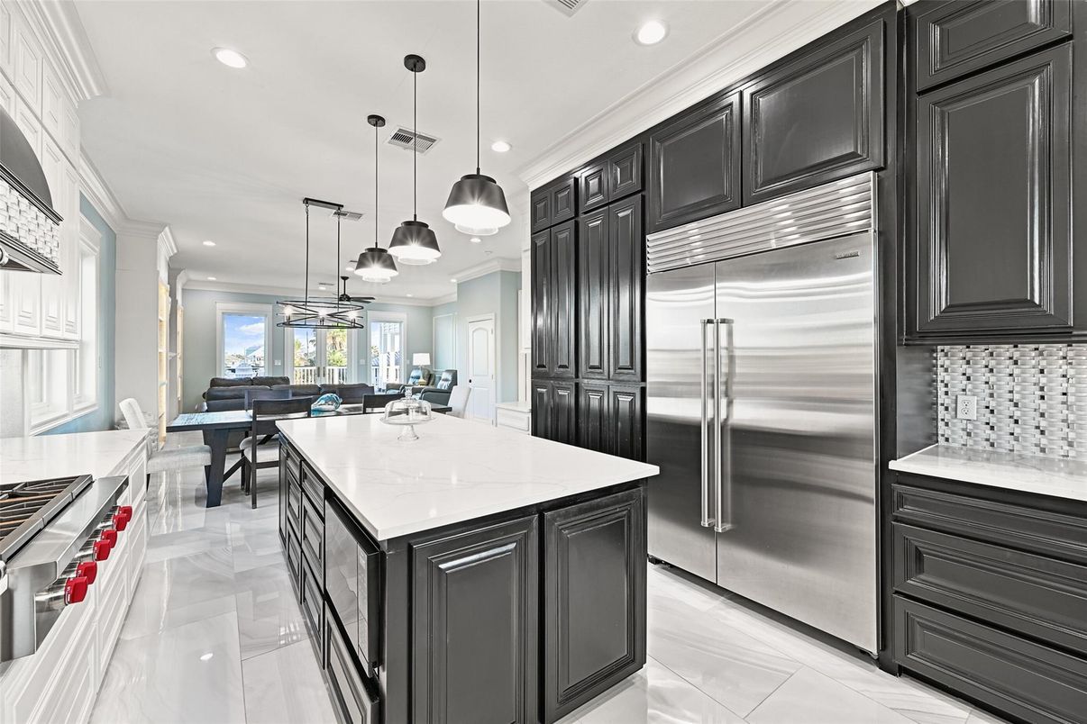 Dining room, Interior, Kitchen, Pendant Lights, Recessed Lighting, Stainless Steel Appliances