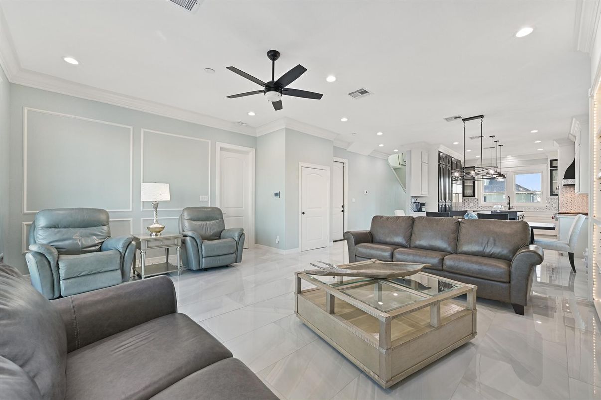 Dining room, Interior, Kitchen, Living room, Pendant Lights, Recessed Lighting, Stainless Steel Appliances