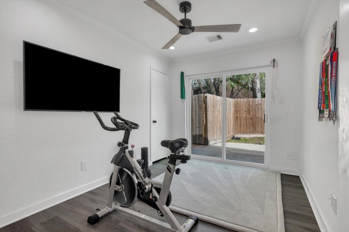 Fitness Equipment, Interior, Recessed Lighting, Wood Texture Flooring