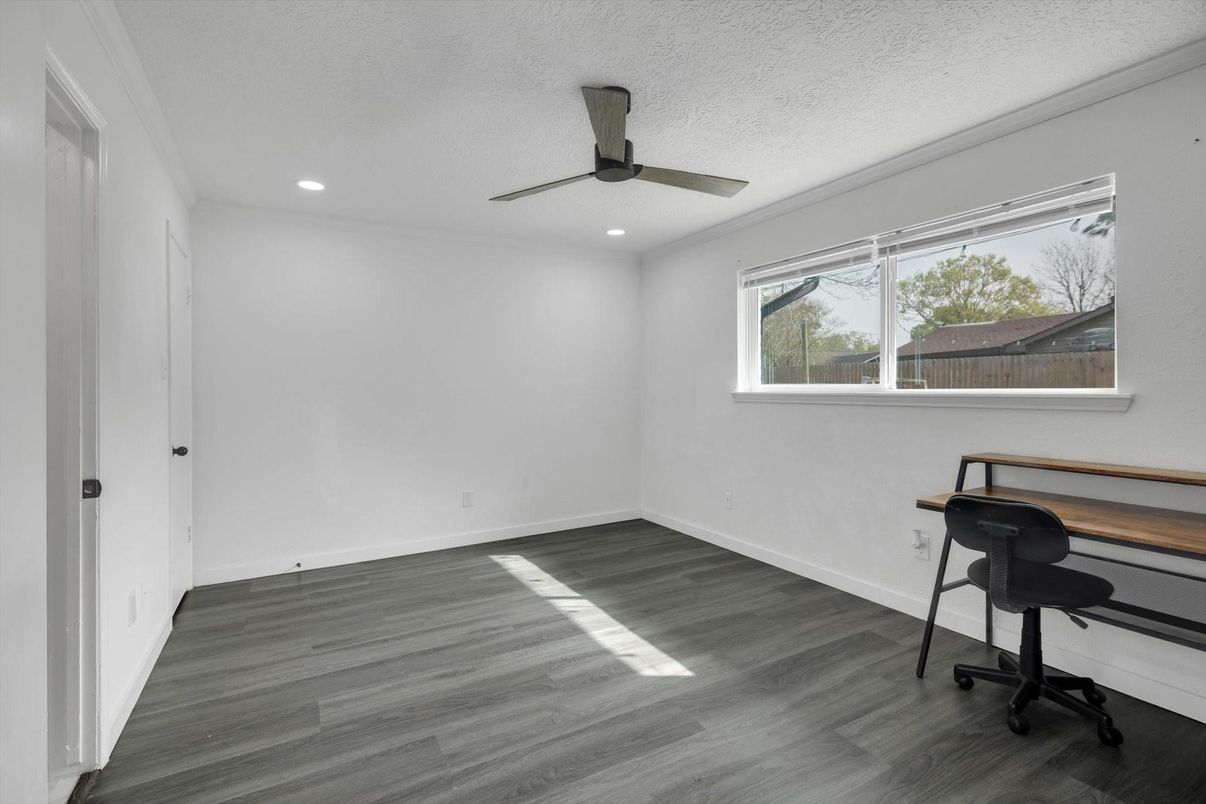 Home Office, Interior, Recessed Lighting, Wood Texture Flooring