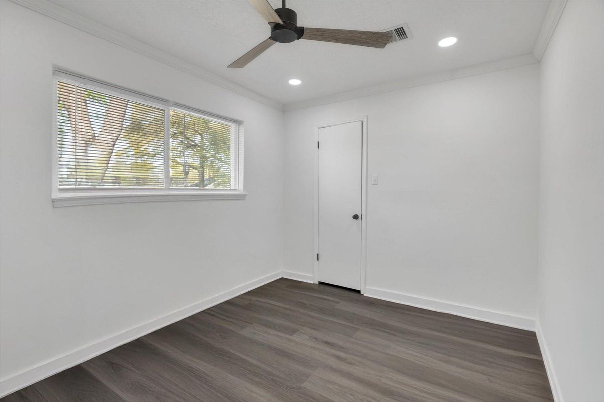 Empty room, Interior, Recessed Lighting, Wood Texture Flooring