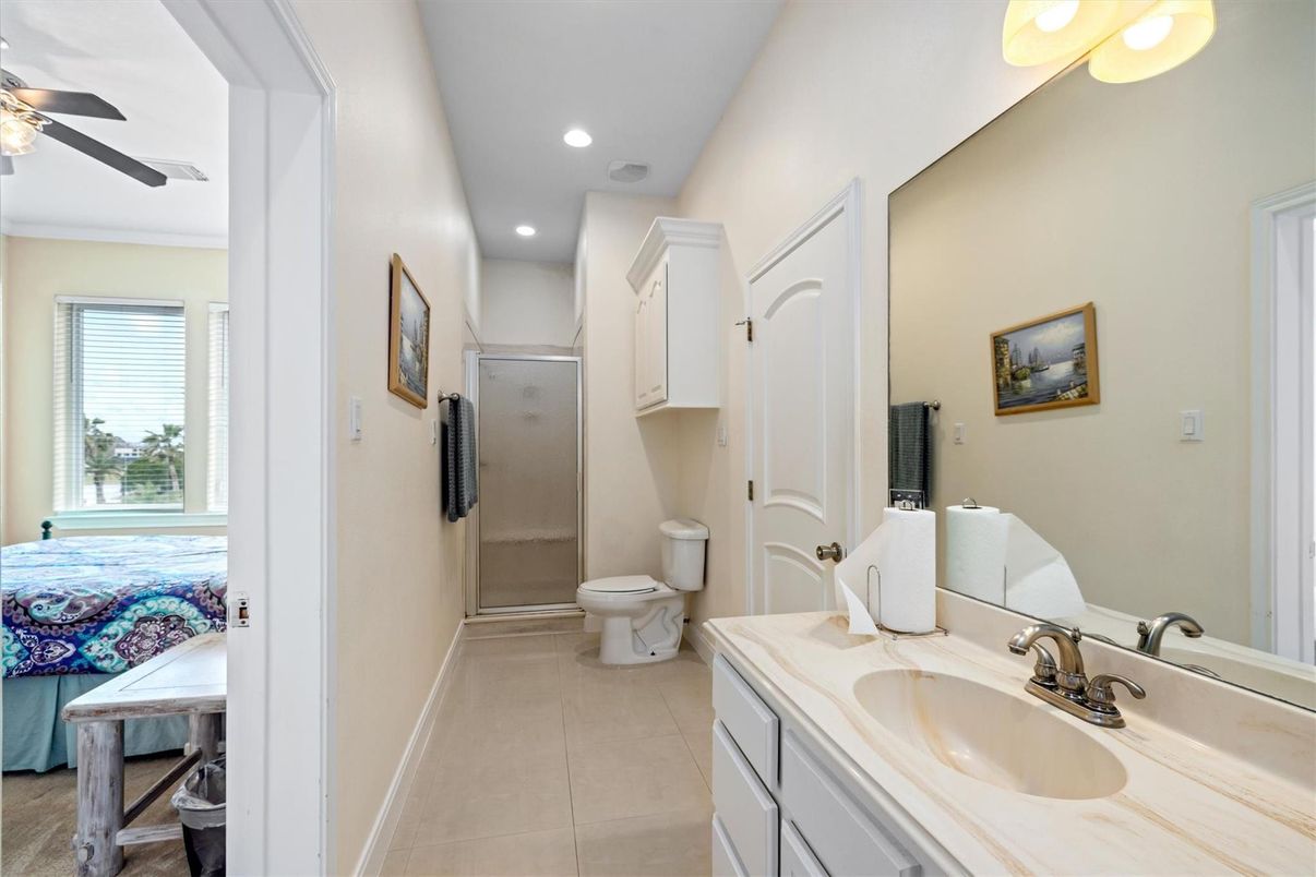 Bathroom, Interior, Recessed Lighting