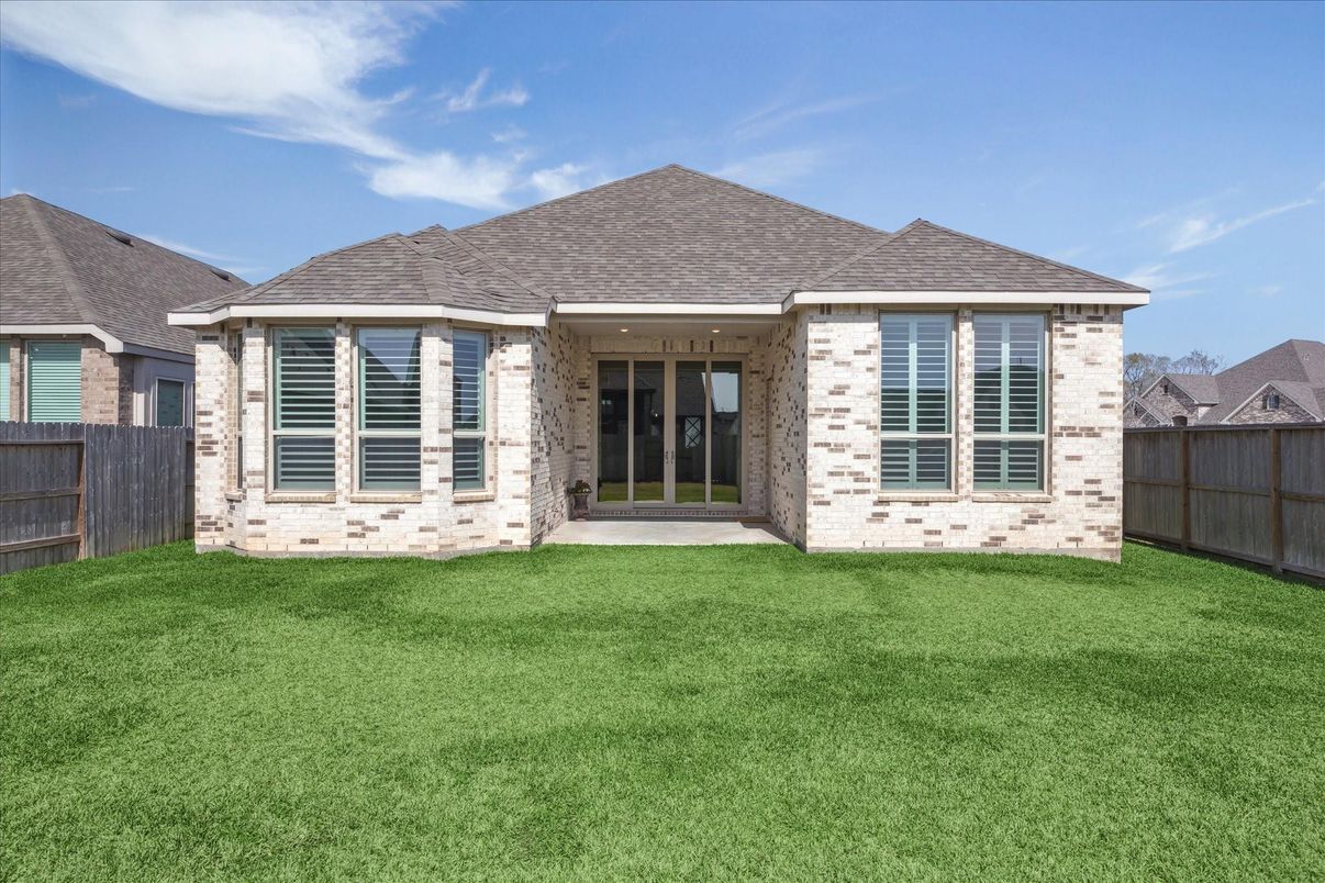 Backyard, Exterior, Facade, Ranch