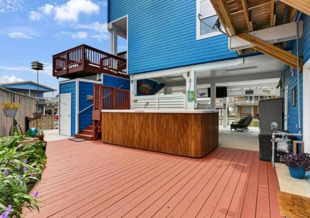 Exterior, Hot Tub