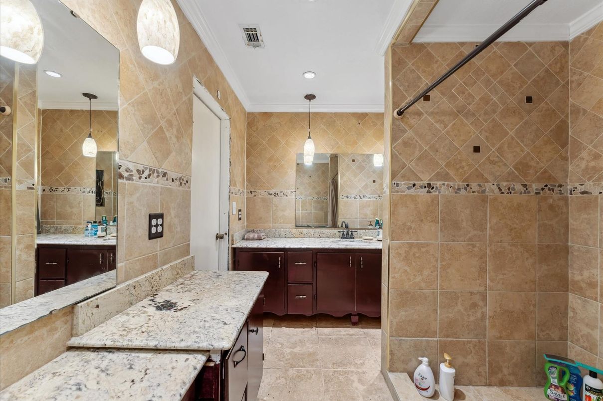 Bathroom, Interior, Pendant Lights, Recessed Lighting