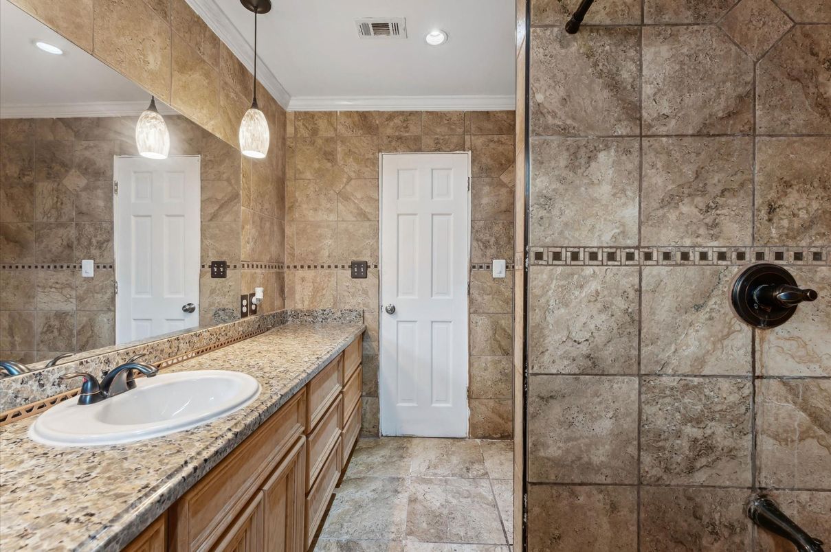 Bathroom, Dual Sink Vanities, Interior, Pendant Lights, Recessed Lighting