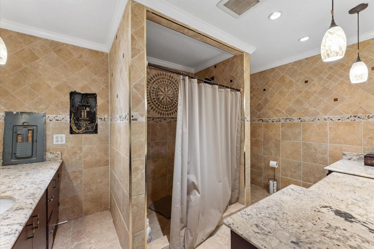 Bathroom, Interior, Pendant Lights, Recessed Lighting