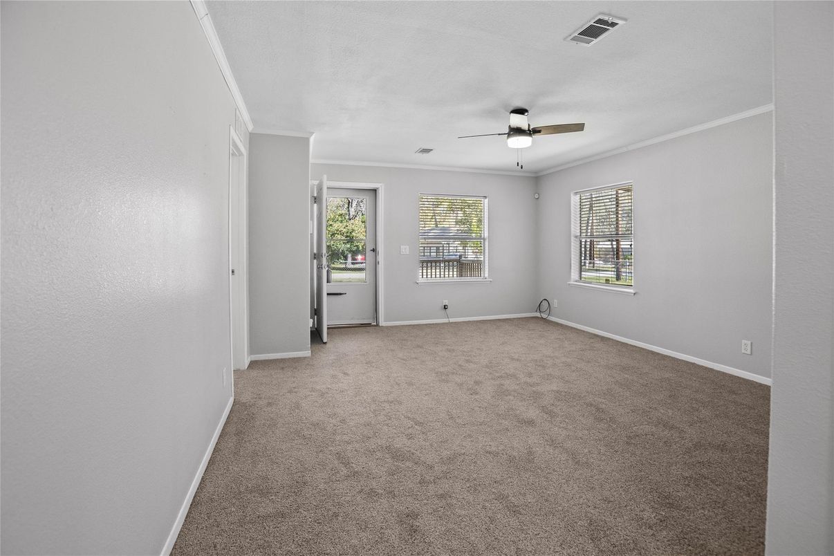 Empty room, Interior