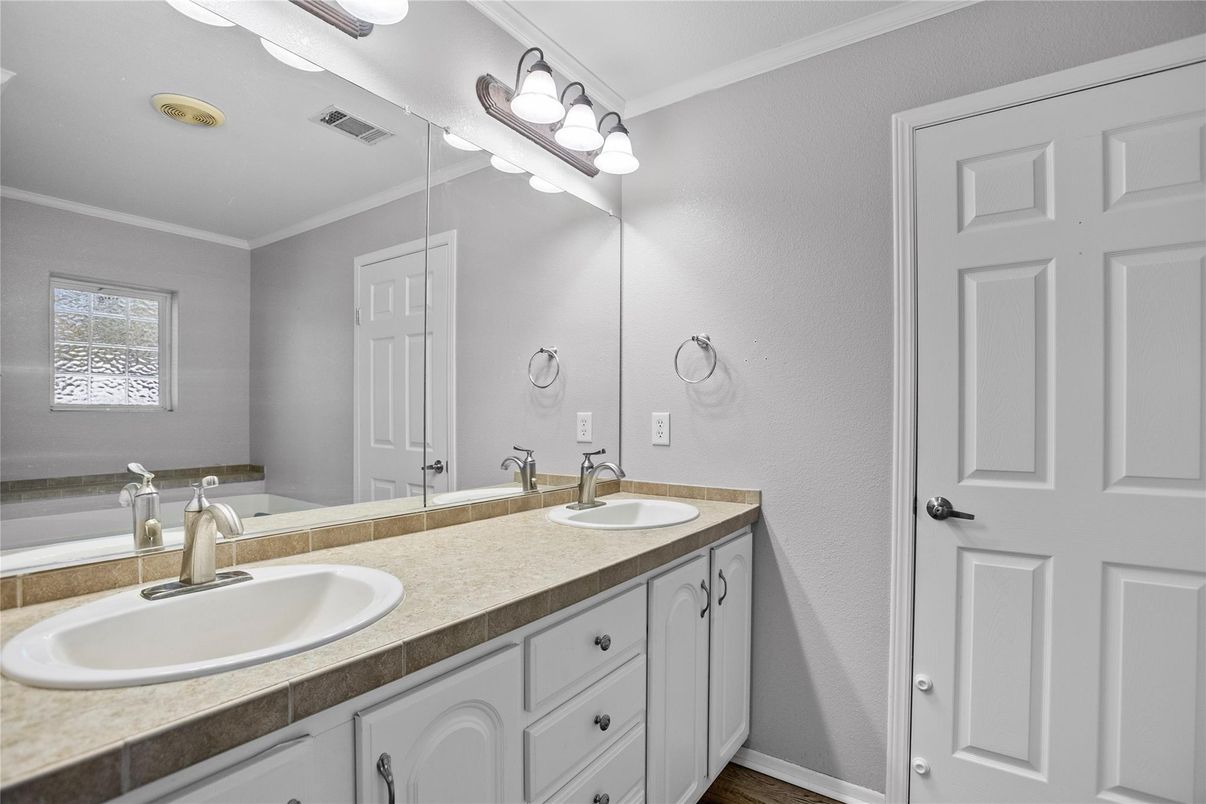 Bathroom, Dual Sink Vanities, Interior