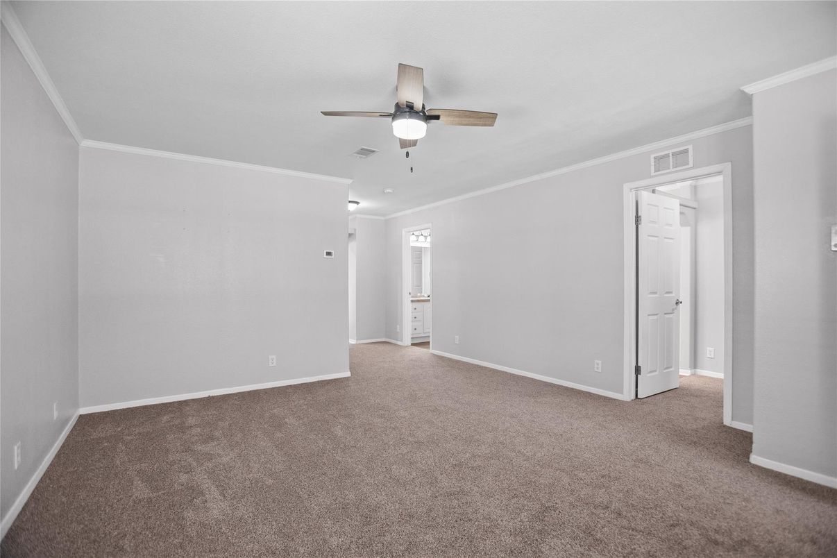 Empty room, Interior