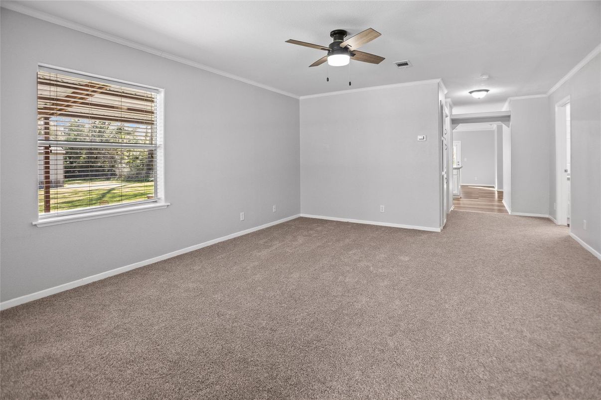 Empty room, Interior