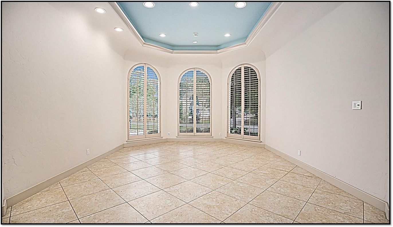 Empty room, Interior, Recessed Lighting