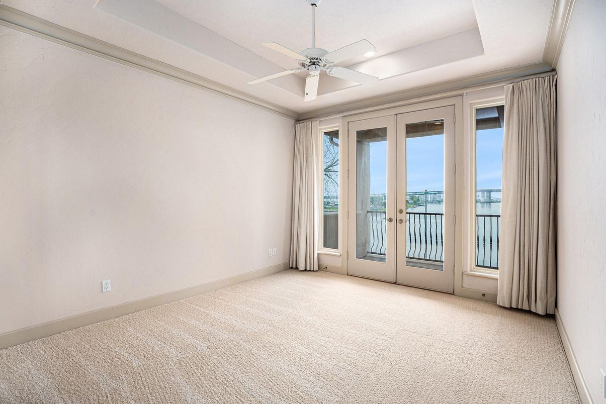 Empty room, Interior, Recessed Lighting, Water