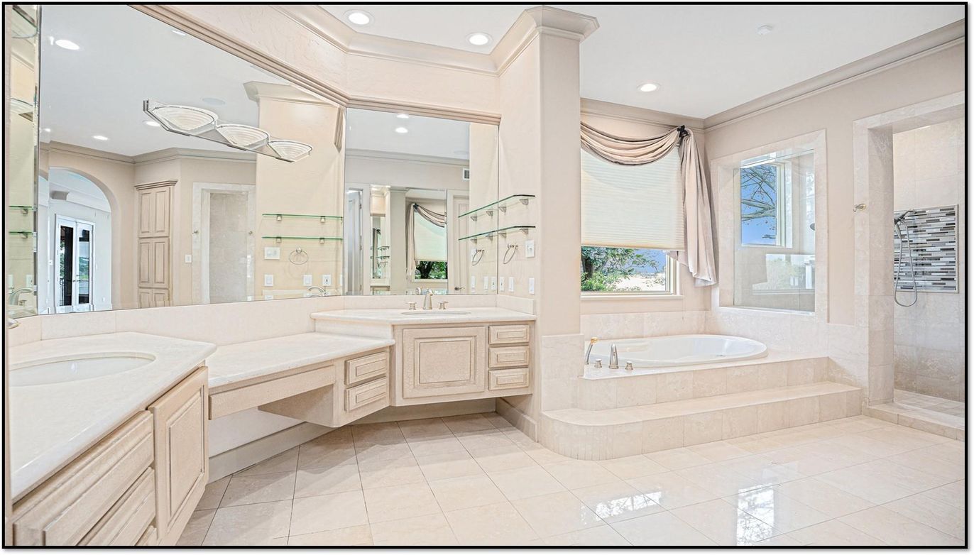 Bathroom, Dual Sink Vanities, Interior, Recessed Lighting