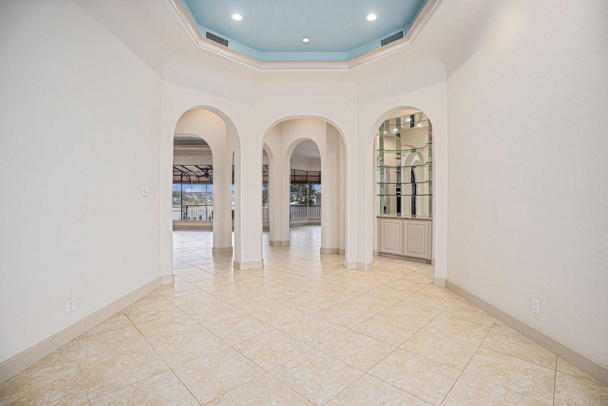 Empty room, Interior, Recessed Lighting