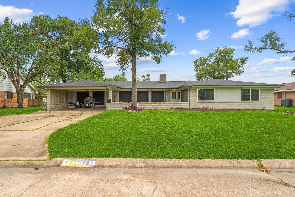 Backyard, Exterior, Facade, Ranch