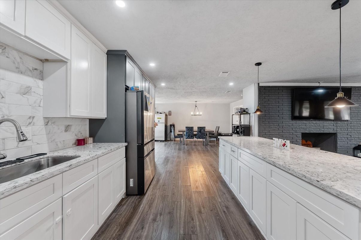 Dining room, Interior, Kitchen, Pendant Lights, Recessed Lighting, Stone Walls, Wood Texture Flooring