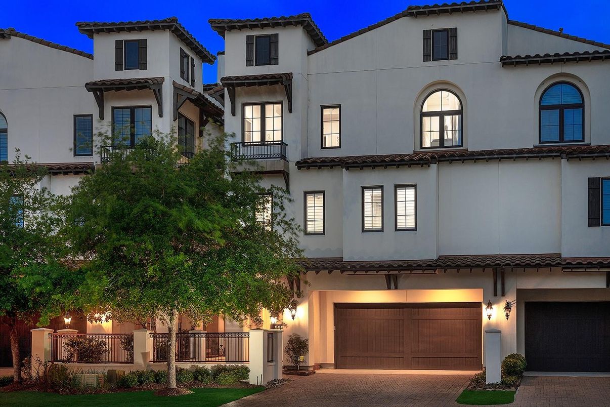 Attached, Exterior, Facade, Mediterranean